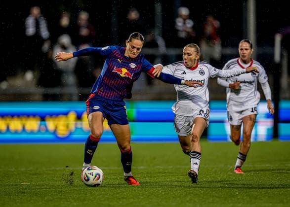 Leipzigs Giovanna Hoffmann. Fussball 1. Frauen Bundesliga, 3. Spieltag: Eintracht Frankfurt - RB Leipzig 4:3. 22. September 2025: Frankfurt, Stadion am Bretanobad. Eintracht Frankfurt - RB Leipzig 4:3