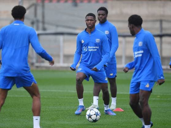 30.09.2025, xophax, Fussball , Champions-League Bayer Leverkusen Training vor dem Spiel gegen PSV Eindhoven Christian Kofane , mitte ( Bayer 04 ) Leverkusen