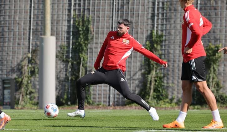 Oliver Burke am Ball Einzelbild Freisteller Aktion Fußball Fussball Training 1.Bundesliga Herren DFL Saison 2025 2026 30.09.2025 1.FC Union Berlin FCU DFL regulations prohibit any use of photographs as image sequences and or quasi-video.