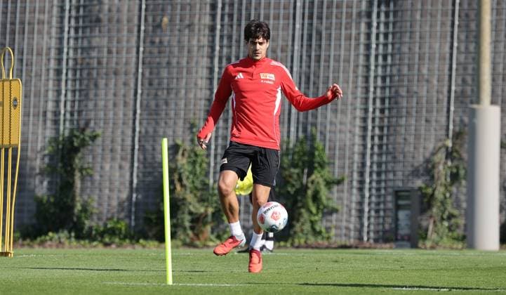 Diogo Leite am Ball Einzelbild Freisteller Aktion Fußball Fussball Training 1.Bundesliga Herren DFL Saison 2025 2026 30.09.2025 1.FC Union Berlin FCU DFL regulations prohibit any use of photographs as image sequences and or quasi-video.