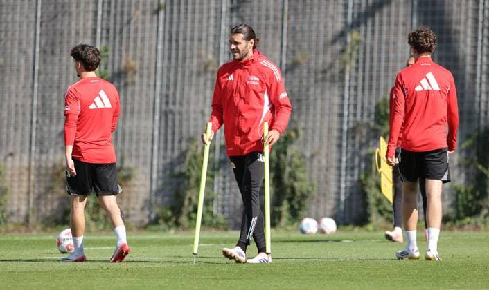 Christopher Trimmel Einzelbild Freisteller Aktion Fußball Fussball Training 1.Bundesliga Herren DFL Saison 2025 2026 30.09.2025 1.FC Union Berlin FCU DFL regulations prohibit any use of photographs as image sequences and or quasi-video.