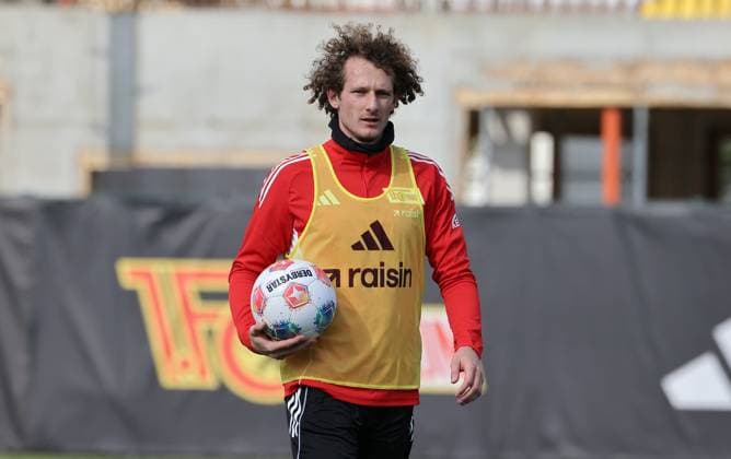 Alex Kral Aktion Oberkörper Fußball Fussball Training 1.Bundesliga Herren DFL Saison 2025 2026 30.09.2025 1.FC Union Berlin FCU DFL regulations prohibit any use of photographs as image sequences and or quasi-video.