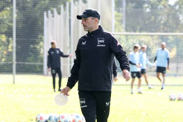 DEU, DFL, 2. FBL Hertha BSC, Training, 30.09.2025, Sportforum, Berlin, DEU, DFL, 2. FBL Hertha BSC, Training, im Bild Cheftrainer Stefan Leitl (Hertha BSC Berlin) DFL - regulations prohibit any use of Photographs as image sequences and or quasi-video