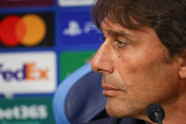 September 30, 2025, Napoli, Campania, ITALIA: Antonio Conte Head Coach of SSC Napoli During the press conference, PK, Pressekonferenz on September 30, 2025, valid for the Champions League, before the 2025 26 match between Napoli and Sporting Lisbon in Naples at the Stadio Maradona..In the photo: Napoli ITALIA - ZUMAs236 20250930_aap_s236_016 Copyright: xFabioxSassox