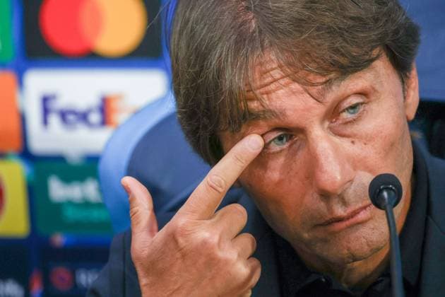 September 30, 2025, Napoli, Campania, ITALIA: Antonio Conte Head Coach of SSC Napoli During the press conference, PK, Pressekonferenz on September 30, 2025, valid for the Champions League, before the 2025 26 match between Napoli and Sporting Lisbon in Naples at the Stadio Maradona..In the photo: Napoli ITALIA - ZUMAs236 20250930_aap_s236_018 Copyright: xFabioxSassox