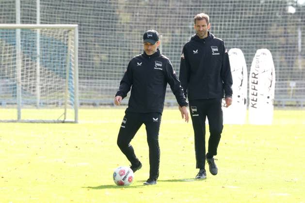 DEU, DFL, 2. FBL Hertha BSC, Training, 30.09.2025, Sportforum, Berlin, DEU, DFL, 2. FBL Hertha BSC, Training, im Bild Cheftrainer Stefan Leitl (Hertha BSC Berlin), Co-Trainer Andre Mijatovic (Hertha BSC Berlin) DFL - regulations prohibit any use of Photographs as image sequences and or quasi-video