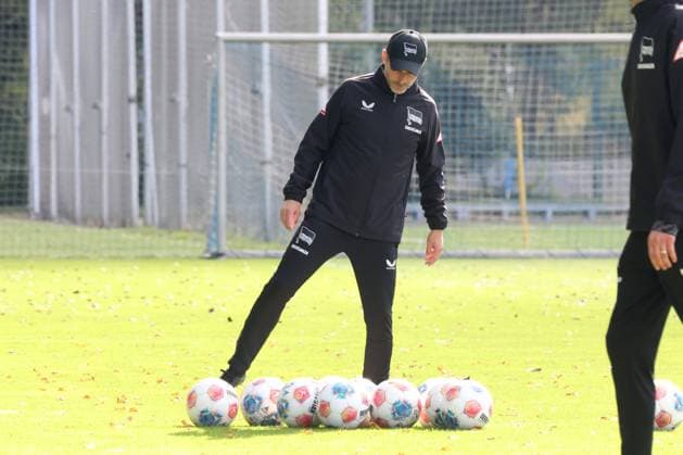DEU, DFL, 2. FBL Hertha BSC, Training, 30.09.2025, Sportforum, Berlin, DEU, DFL, 2. FBL Hertha BSC, Training, im Bild Cheftrainer Stefan Leitl (Hertha BSC Berlin) DFL - regulations prohibit any use of Photographs as image sequences and or quasi-video