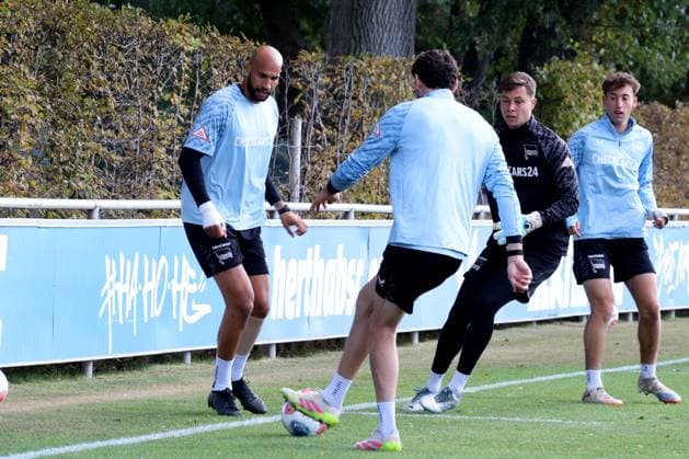 DEU, DFL, 2. FBL Hertha BSC, Training, 30.09.2025, Sportforum, Berlin, DEU, DFL, 2. FBL Hertha BSC, Training, im Bild John Anthony Brooks (Hertha BSC Berlin 25), Tjark Ernst (Hertha BSC Berlin 1), Agust’n Rogel (Hertha BSC Berlin 3) DFL - regulations prohibit any use of Photographs as image sequences and or quasi-video