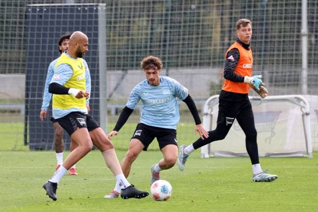 DEU, DFL, 2. FBL Hertha BSC, Training, 30.09.2025, Sportforum, Berlin, DEU, DFL, 2. FBL Hertha BSC, Training, im Bild John Anthony Brooks (Hertha BSC Berlin 25), Maurice Krattenmacher (Hertha BSC Berlin 14), Tjark Ernst (Hertha BSC Berlin 1) DFL - regulations prohibit any use of Photographs as image sequences and or quasi-video
