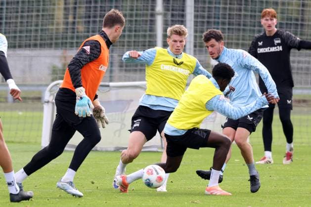 DEU, DFL, 2. FBL Hertha BSC, Training, 30.09.2025, Sportforum, Berlin, DEU, DFL, 2. FBL Hertha BSC, Training, im Bild Tjark Ernst (Hertha BSC Berlin 1), Luca Schuler (Hertha BSC Berlin 18), Boris Lum (Hertha BSC Berlin 21), Diego Demme (Hertha BSC Berlin 6) DFL - regulations prohibit any use of Photographs as image sequences and or quasi-video