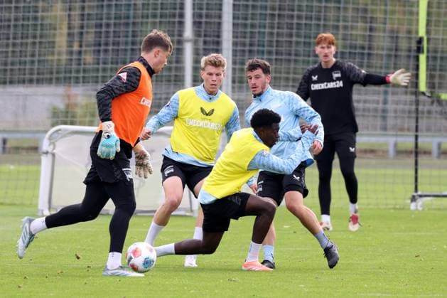 DEU, DFL, 2. FBL Hertha BSC, Training, 30.09.2025, Sportforum, Berlin, DEU, DFL, 2. FBL Hertha BSC, Training, im Bild Tjark Ernst (Hertha BSC Berlin 1), Luca Schuler (Hertha BSC Berlin 18), Boris Lum (Hertha BSC Berlin 21), Diego Demme (Hertha BSC Berlin 6) DFL - regulations prohibit any use of Photographs as image sequences and or quasi-video