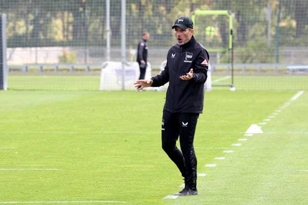 DEU, DFL, 2. FBL Hertha BSC, Training, 30.09.2025, Sportforum, Berlin, DEU, DFL, 2. FBL Hertha BSC, Training, im Bild Cheftrainer Stefan Leitl (Hertha BSC Berlin), DFL - regulations prohibit any use of Photographs as image sequences and or quasi-video