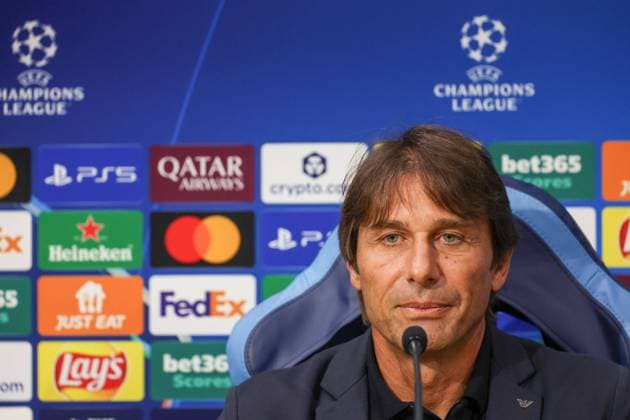 September 30, 2025, Napoli, Campania, ITALIA: Antonio Conte Head Coach of SSC Napoli During the press conference, PK, Pressekonferenz on September 30, 2025, valid for the Champions League, before the 2025 26 match between Napoli and Sporting Lisbon in Naples at the Stadio Maradona..In the photo: Napoli ITALIA - ZUMAs236 20250930_aap_s236_022 Copyright: xFabioxSassox