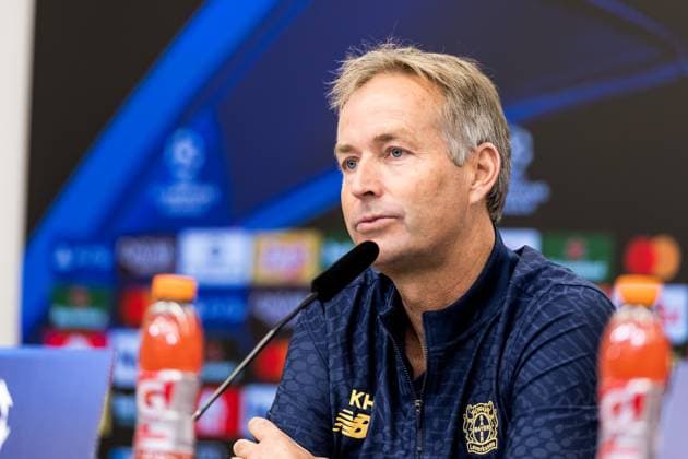UEFA Champions League: Pressekonferenz Bayer 04 Leverkusen; 30.09.2025 Kasper Hjulmand (Cheftrainer Bayer 04 Leverkusen) während der Pressekonferenz UEFA Champions League: Pressekonferenz Bayer 04 Leverkusen, Leverkusen, BayArena am 30.09.2025 Copyright: xBEAUTIFULxSPORTS Wunderlx