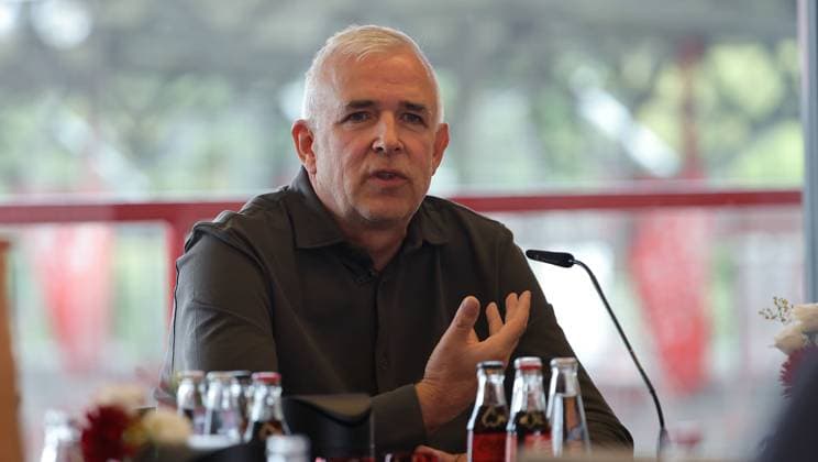 Präsident Dirk Zingler Pressekonferenz zum Stadionausbau Fußball Fussball Bundesliga Herren DFL Saison 2024 2025 30.09.2025 1.FC Union Berlin FCU DFL regulations prohibit any use of photographs as image sequences and or quasi-video.