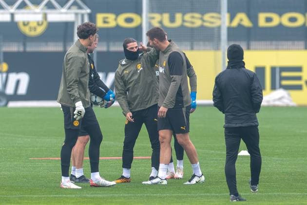 30.09.2025, Abschlusstraining zum UEFA Champions League Spiel zwischen Borussia Dortmund und Atletico Bilbao, v. l. Torwart Silas Ostrzinski (Borussia Dortmund), Marcel Sabitzer (Borussia Dortmund), Niklas Süle (Borussia Dortmund), Dortmund Trainingsgelände Borussia Dortmund NRW Deutschland xRHR-FOTO DEx Copyright: DennisxEwert RHR-FOTOx RHR-FOTO DE