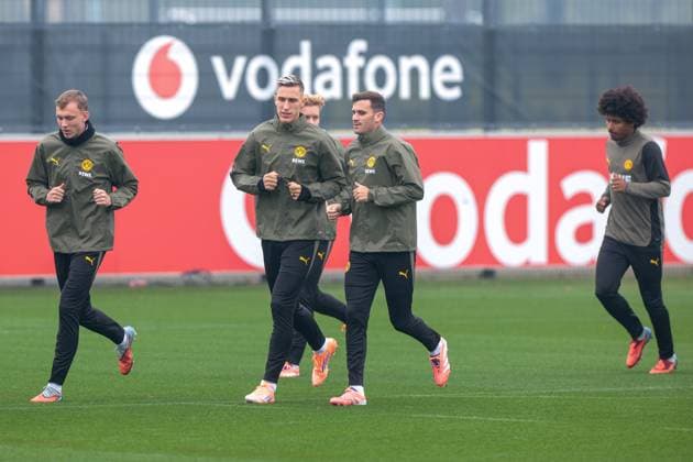 30.09.2025, Abschlusstraining zum UEFA Champions League Spiel zwischen Borussia Dortmund und Atletico Bilbao, v. l. Maximilian Beier (Borussia Dortmund), Nico Schlotterbeck (Borussia Dortmund), Pascal Groß (Borussia Dortmund), Karim Adeyemi (Borussia Dortmund), Dortmund Trainingsgelände Borussia Dortmund NRW Deutschland xRHR-FOTO DEx Copyright: DennisxEwert RHR-FOTOx RHR-FOTO DE