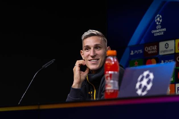 30.09.2025, Pressekonferenz zum UEFA Champions League Spiel zwischen Borussia Dortmund und Atletico Bilbao, Nico Schlotterbeck (Borussia Dortmund) lacht, Dortmund Trainingsgelände Borussia Dortmund NRW Deutschland xRHR-FOTO DEx Copyright: DennisxEwert RHR-FOTOx RHR-FOTO DE