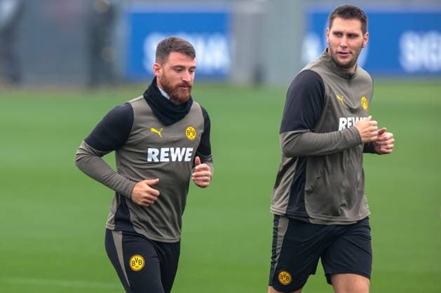 30.09.2025, Abschlusstraining zum UEFA Champions League Spiel zwischen Borussia Dortmund und Atletico Bilbao, v. l. Salih Özcan (Borussia Dortmund), Niklas Süle (Borussia Dortmund), Dortmund Trainingsgelände Borussia Dortmund NRW Deutschland xRHR-FOTO DEx Copyright: DennisxEwert RHR-FOTOx RHR-FOTO DE