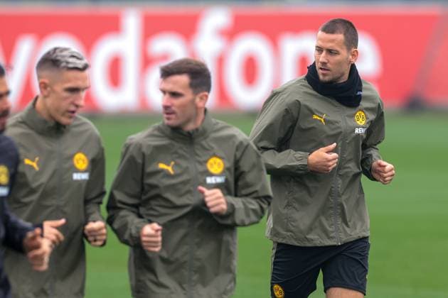 30.09.2025, Abschlusstraining zum UEFA Champions League Spiel zwischen Borussia Dortmund und Atletico Bilbao, v. l. Nico Schlotterbeck (Borussia Dortmund), Pascal Groß (Borussia Dortmund), Waldemar Anton (Borussia Dortmund), Dortmund Trainingsgelände Borussia Dortmund NRW Deutschland xRHR-FOTO DEx Copyright: DennisxEwert RHR-FOTOx RHR-FOTO DE