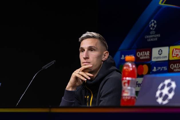 30.09.2025, Pressekonferenz zum UEFA Champions League Spiel zwischen Borussia Dortmund und Atletico Bilbao, Nico Schlotterbeck (Borussia Dortmund) ist nachdenklich, Dortmund Trainingsgelände Borussia Dortmund NRW Deutschland xRHR-FOTO DEx Copyright: DennisxEwert RHR-FOTOx RHR-FOTO DE