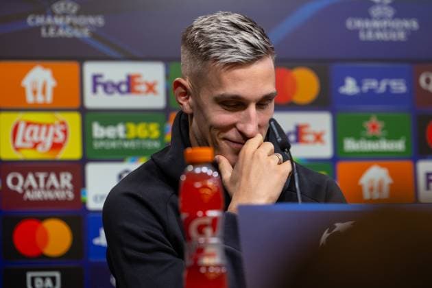 30.09.2025, Pressekonferenz zum UEFA Champions League Spiel zwischen Borussia Dortmund und Atletico Bilbao, Nico Schlotterbeck (Borussia Dortmund) schmunzelt, Dortmund Trainingsgelände Borussia Dortmund NRW Deutschland xRHR-FOTO DEx Copyright: DennisxEwert RHR-FOTOx RHR-FOTO DE