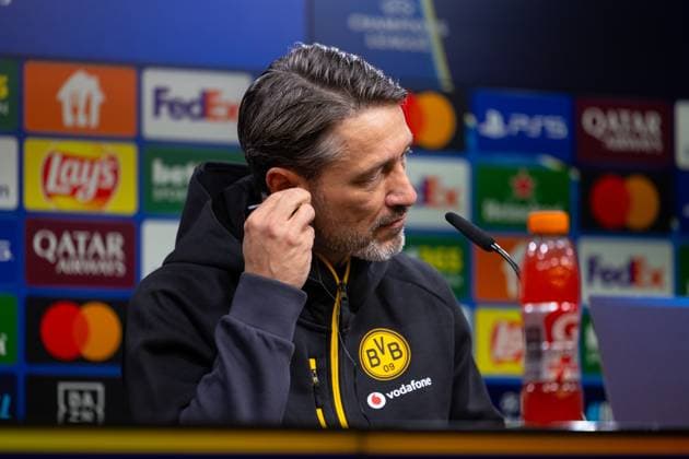 30.09.2025, Pressekonferenz zum UEFA Champions League Spiel zwischen Borussia Dortmund und Atletico Bilbao, Trainer Niko Kovac (Borussia Dortmund) hört der Dolmetscherin zu, Dortmund Trainingsgelände Borussia Dortmund NRW Deutschland xRHR-FOTO DEx Copyright: DennisxEwert RHR-FOTOx RHR-FOTO DE