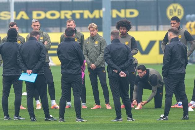 30.09.2025, Abschlusstraining zum UEFA Champions League Spiel zwischen Borussia Dortmund und Atletico Bilbao, v. l. Nico Schlotterbeck (Borussia Dortmund), Maximilian Beier (Borussia Dortmund), Daniel Svensson (Borussia Dortmund), Karim Adeyemi (Borussia Dortmund), Ramy Bensebaini (Borussia Dortmund), Jobe Bellingham (Borussia Dortmund), Dortmund Trainingsgelände Borussia Dortmund NRW Deutschland xRHR-FOTO DEx Copyright: DennisxEwert RHR-FOTOx RHR-FOTO DE