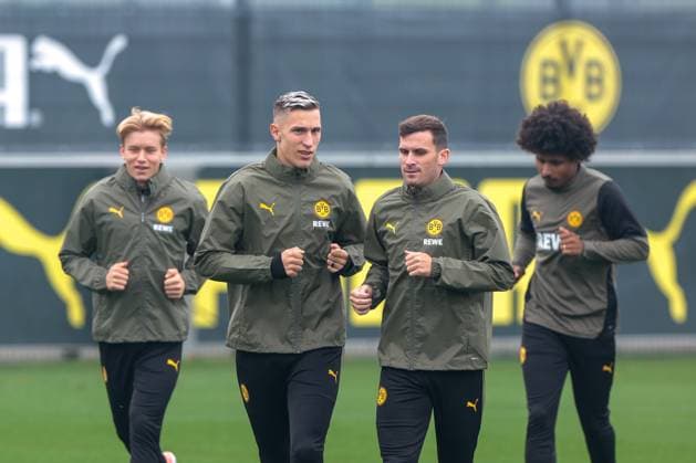 30.09.2025, Abschlusstraining zum UEFA Champions League Spiel zwischen Borussia Dortmund und Atletico Bilbao, v. l. Daniel Svensson (Borussia Dortmund), Nico Schlotterbeck (Borussia Dortmund), Pascal Groß (Borussia Dortmund), Karim Adeyemi (Borussia Dortmund), Dortmund Trainingsgelände Borussia Dortmund NRW Deutschland xRHR-FOTO DEx Copyright: DennisxEwert RHR-FOTOx RHR-FOTO DE