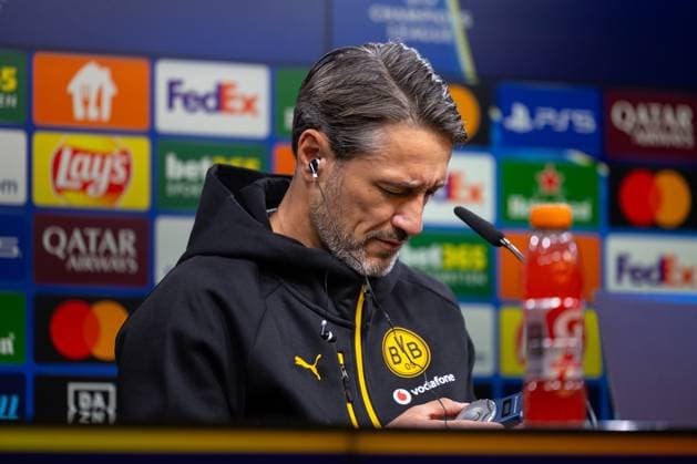 30.09.2025, Pressekonferenz zum UEFA Champions League Spiel zwischen Borussia Dortmund und Atletico Bilbao, Trainer Niko Kovac (Borussia Dortmund) hört der Dolmetscherin zu, Dortmund Trainingsgelände Borussia Dortmund NRW Deutschland xRHR-FOTO DEx Copyright: DennisxEwert RHR-FOTOx RHR-FOTO DE