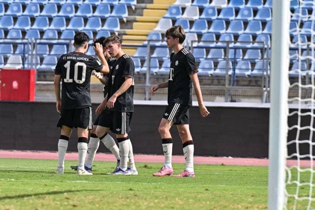 Uefa Youth League; Paphos FC U19 - FC Bayern München U19; 30.09.2025 Jubel der Bayern nach dem Treffer zum 0-1 durch Guido DELLA ROVERE (FCB 9) Tor Torschuetze Freude Happy UEFA Youth League: Paphos FC U19 - FC Bayern München U19; Stelios Kyriakides Stadium am 30.09.2025 Copyright: xBEAUTIFULxSPORTS Goldbergx