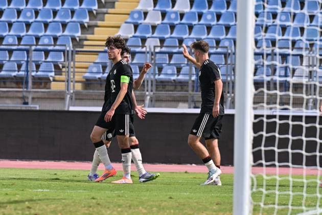 Uefa Youth League; Paphos FC U19 - FC Bayern München U19; 30.09.2025 Jubel der Bayern nach dem Treffer zum 0-1 durch Guido DELLA ROVERE (FCB 9) Tor Torschuetze Freude Happy UEFA Youth League: Paphos FC U19 - FC Bayern München U19; Stelios Kyriakides Stadium am 30.09.2025 Copyright: xBEAUTIFULxSPORTS Goldbergx