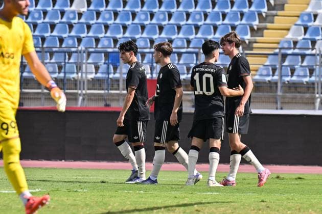 Uefa Youth League; Paphos FC U19 - FC Bayern München U19; 30.09.2025 Jubel der Bayern nach dem Treffer zum 0-1 durch Guido DELLA ROVERE (FCB 9) Tor Torschuetze Freude Happy UEFA Youth League: Paphos FC U19 - FC Bayern München U19; Stelios Kyriakides Stadium am 30.09.2025 Copyright: xBEAUTIFULxSPORTS Goldbergx
