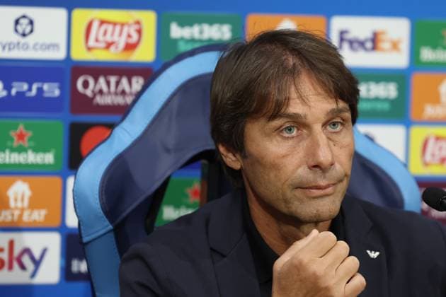 SSC Napoli Training Session And press conference, PK, Pressekonferenz - UEFA Champions League 2025 26 League Phase MD2 Antonio Conte coaches Napoli during a press conference ahead of the UEFA Champions League 2025 26 League Phase match at Stadio Maradona in Naples, Italy, on September 30, 2025. Naples Napoli Italy  Copyright: xCiroxDexLucax originalFilename:deluca-sscnapol250930_npBbz.jpg