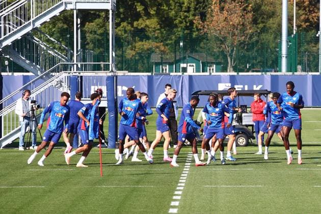 Training RB Leipzig Bundesliga Leipzig, 30.09.2025, Trainingszentrum am Cottaweg, Saison 2025 2026, Fußball, Männer, 1. Bundesliga , Training RB Leipzig , Im Bild: Warmlaufen ,