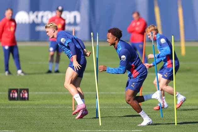 Training RB Leipzig Bundesliga Leipzig, 30.09.2025, Trainingszentrum am Cottaweg, Saison 2025 2026, Fußball, Männer, 1. Bundesliga , Training RB Leipzig , Im Bild v.l.: Conrad Harder und Assan Ouedraogo ,