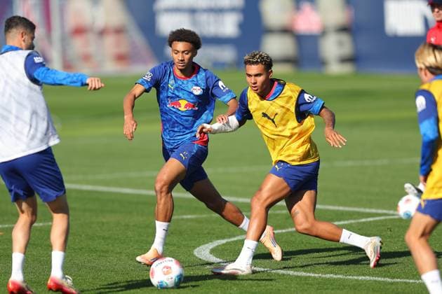 Training RB Leipzig Bundesliga Leipzig, 30.09.2025, Trainingszentrum am Cottaweg, Saison 2025 2026, Fußball, Männer, 1. Bundesliga , Training RB Leipzig , Im Bild v.l.: Tidiam Gomis und Antonio Nusa ,
