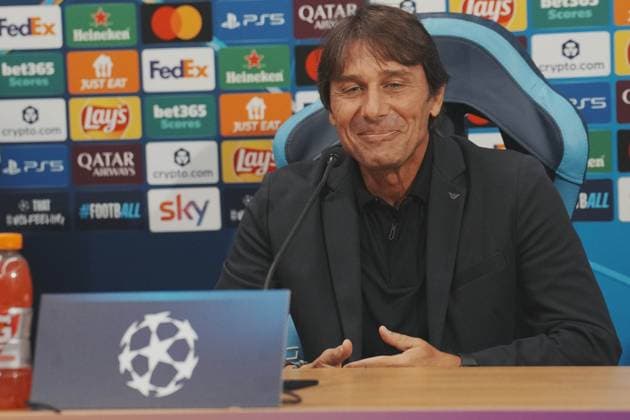 NAPLES ITALY: Antonio Conte coach of SSC Napoli during the press conference, PK, Pressekonferenz before the Champions League match between n SSC Napoli and Sporting CP Copyright: xFOTOAGENZIAx