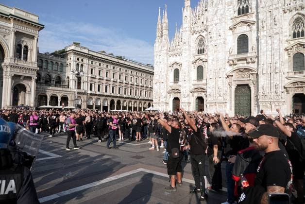 Milan, Slavia Prague fans gather in Piazza del Duomo.  Copyright: xEmanuelexdexCarlix xipa-agency.netx xEmanuelexdexCarlix IPA_Agency_IPA65965043