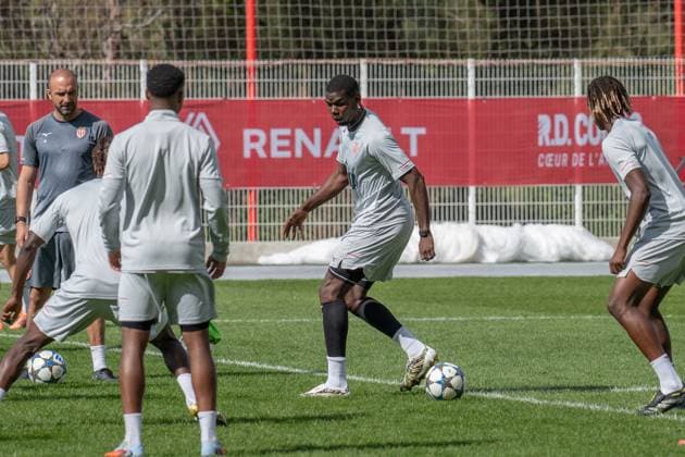 AS Monaco Training - La Turbie Paul Pogba (center) seen during collective team training, day before UEFA Champion s League day 2 match versus Manchester City, in AS Monaco Football Club training center in La Turbie, France, on September 30, 2025. Photo by Laurent Coust ABACAPRESS.COM La Turbie France  Copyright: xCoustxLaurent ABACAx