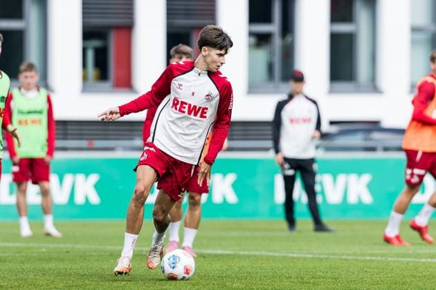 Training 1. FC Köln; 30.09.2025 Denis Huseinbasic (1. FC Köln, 8) am Ball Training 1. FC Köln; Geissbockheim, 30.09.2025 Copyright: xBEAUTIFULxSPORTS Wunderlx