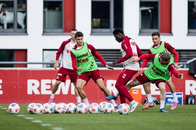 Training 1. FC Köln; 30.09.2025 Zweikampf Ragnar Ache (1. FC Köln, 9), Florian Kainz (1. FC Köln, 11) Training 1. FC Köln; Geissbockheim, 30.09.2025 Copyright: xBEAUTIFULxSPORTS Wunderlx