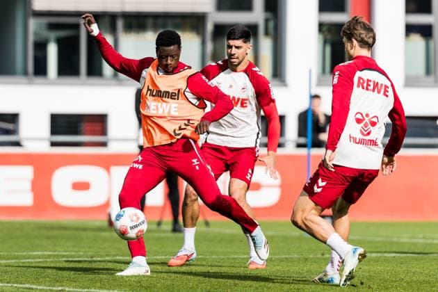 Training 1. FC Köln; 30.09.2025 Zweikampf Ragnar Ache (1. FC Köln, 9), Cenk Özkacar (1. FC Köln, 39) Training 1. FC Köln; Geissbockheim, 30.09.2025 Copyright: xBEAUTIFULxSPORTS Wunderlx