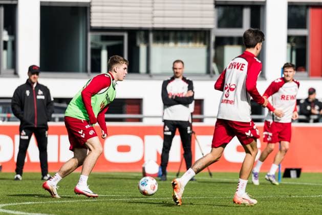 Training 1. FC Köln; 30.09.2025 Isak Johannesson (1. FC Köln, 18) am Ball Training 1. FC Köln; Geissbockheim, 30.09.2025 Copyright: xBEAUTIFULxSPORTS Wunderlx