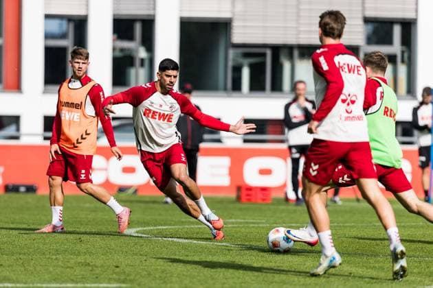 Training 1. FC Köln; 30.09.2025 Cenk Özkacar (1. FC Köln, 39) verteidigt Training 1. FC Köln; Geissbockheim, 30.09.2025 Copyright: xBEAUTIFULxSPORTS Wunderlx