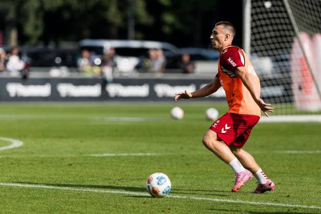 Training 1. FC Köln; 30.09.2025 Kristoffer Lund (1. FC Köln, 32) am Ball Training 1. FC Köln; Geissbockheim, 30.09.2025 Copyright: xBEAUTIFULxSPORTS Wunderlx