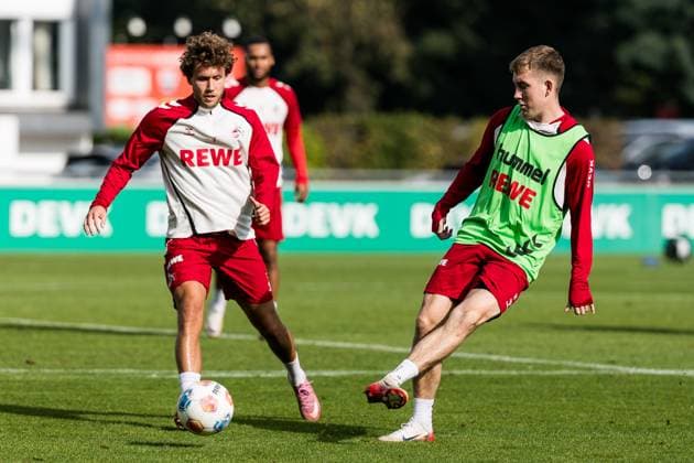 Training 1. FC Köln; 30.09.2025 Zweikampf Luca Waldschmidt (1. FC Köln, 7), Isak Johannesson (1. FC Köln, 18) Training 1. FC Köln; Geissbockheim, 30.09.2025 Copyright: xBEAUTIFULxSPORTS Wunderlx