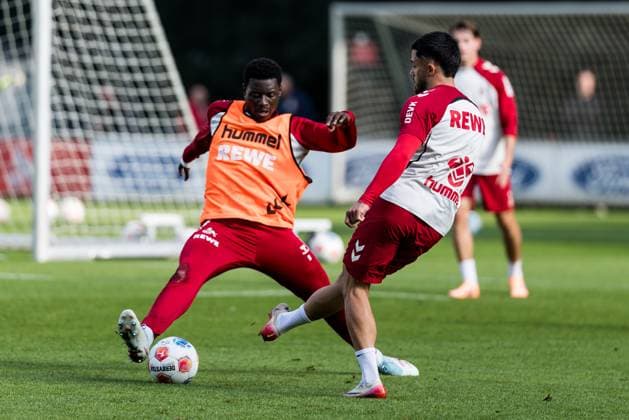 Training 1. FC Köln; 30.09.2025 Zweikampf Ragnar Ache (1. FC Köln, 9), Jusuf Gazibegovic (1. FC Köln, 25) Training 1. FC Köln; Geissbockheim, 30.09.2025 Copyright: xBEAUTIFULxSPORTS Wunderlx