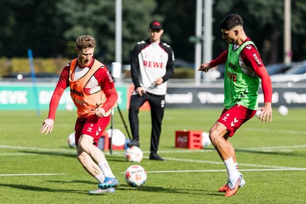 Training 1. FC Köln; 30.09.2025 Zweikampf Florian Kainz (1. FC Köln, 11), Cenk Özkacar (1. FC Köln, 39) Training 1. FC Köln; Geissbockheim, 30.09.2025 Copyright: xBEAUTIFULxSPORTS Wunderlx