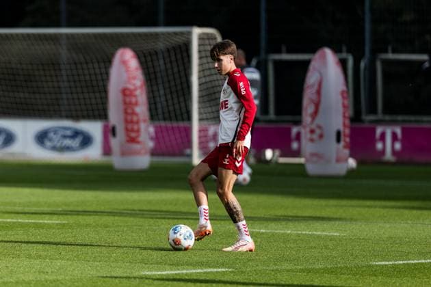 Training 1. FC Köln; 30.09.2025 Denis Huseinbasic (1. FC Köln, 8) am Ball Training 1. FC Köln; Geissbockheim, 30.09.2025 Copyright: xBEAUTIFULxSPORTS Wunderlx